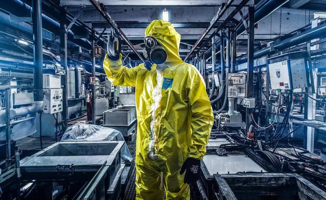 ?；穼嶒炇冶O(jiān)控安裝